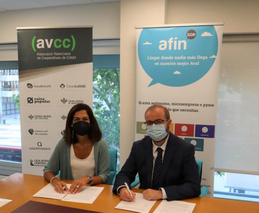 Foto firma línea de financiación